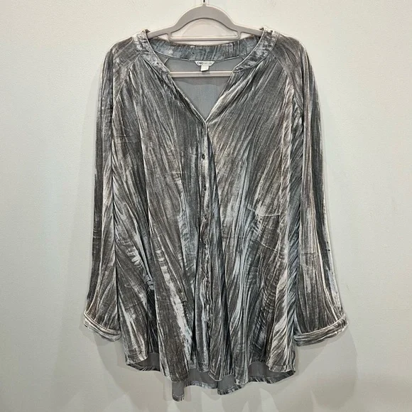 Silver Crushed Velvet Women's Plus Size Button Up Flowy Top Size 26/28W - Picture 1 of 5